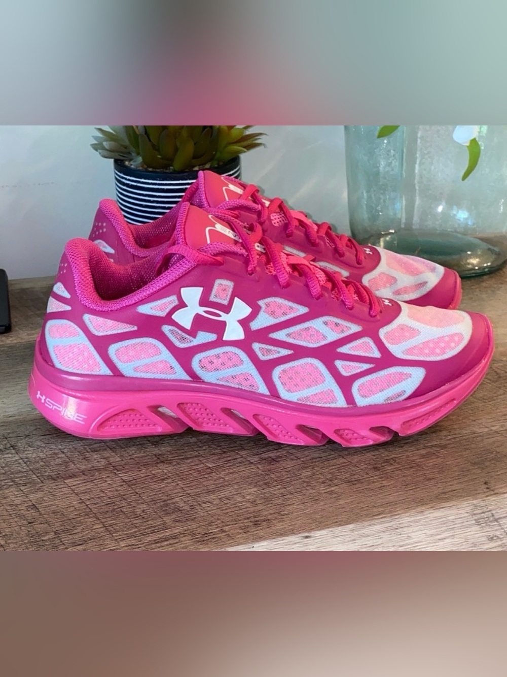 Under Armour Spine Youth Pink & White Running Sneakers Size 6.5Y / Women’s 8